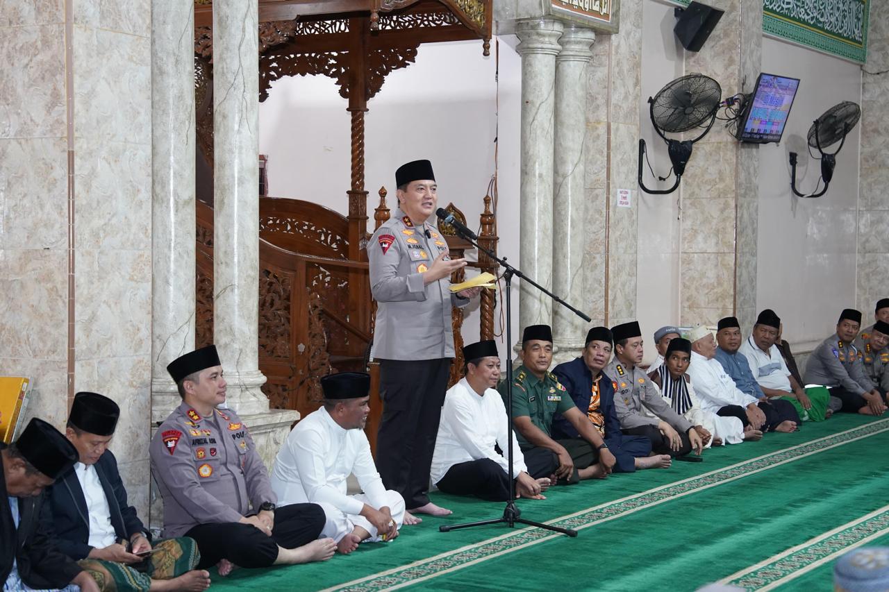 Kapolda riau safari subuh ramadhan di masjid nurul hijrah kab. Pelalawan